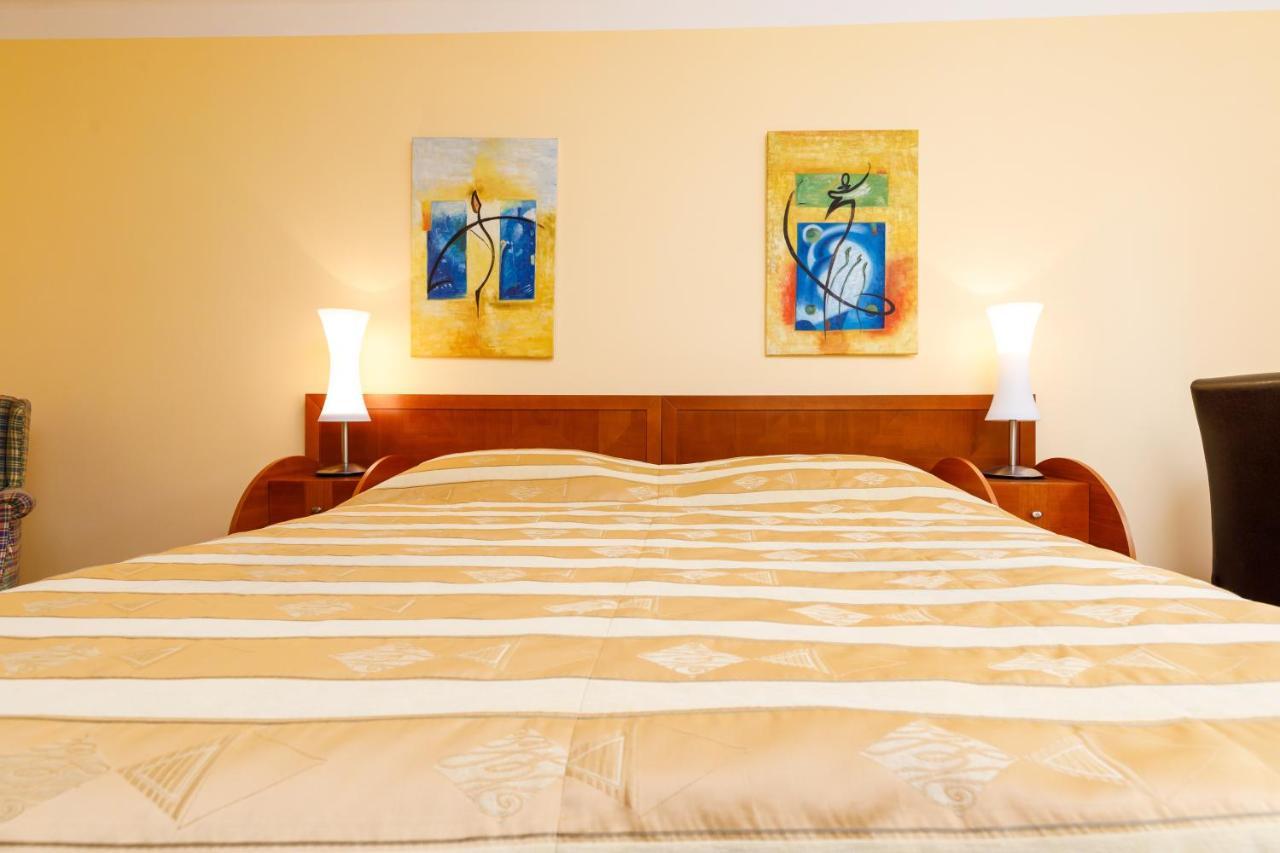 Apartments Tgm 11 Karlovy Vary Ngoại thất bức ảnh