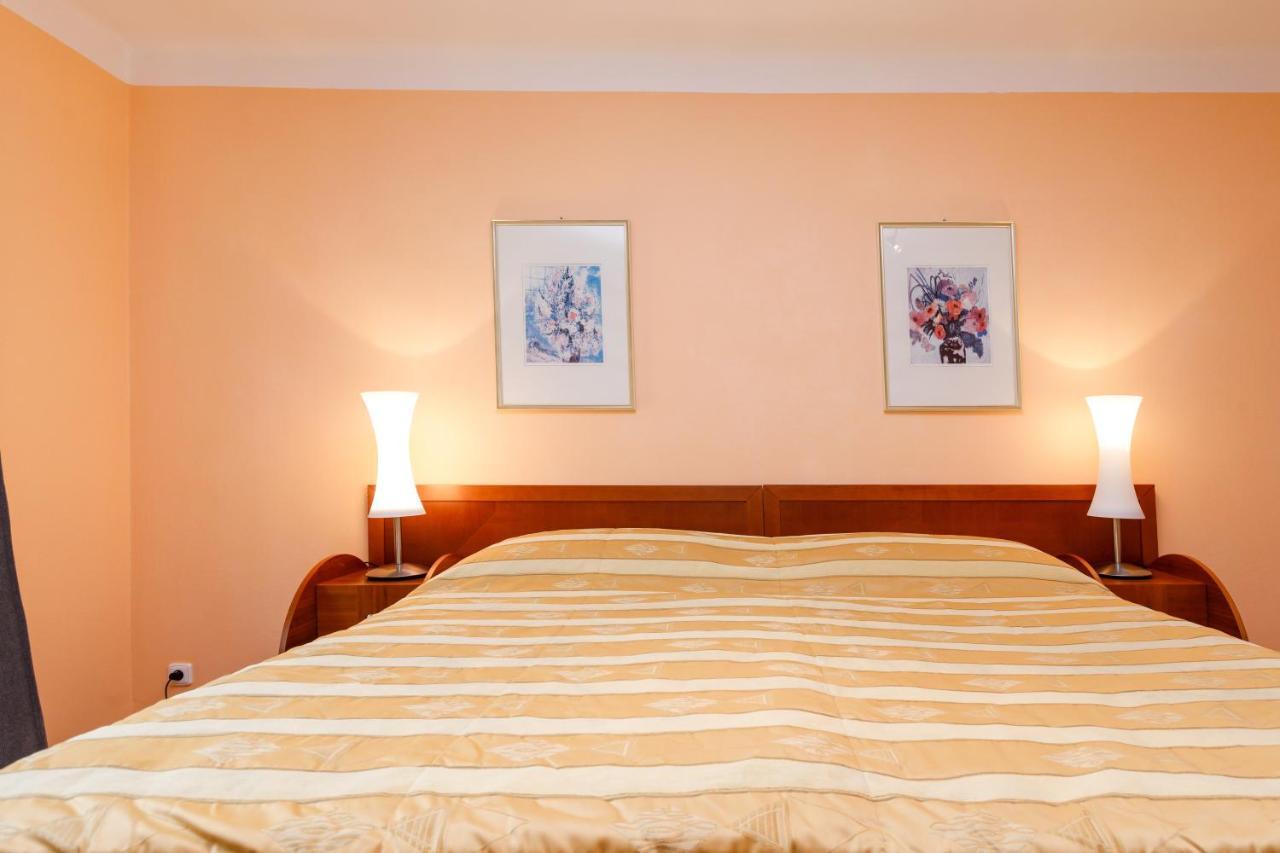 Apartments Tgm 11 Karlovy Vary Ngoại thất bức ảnh