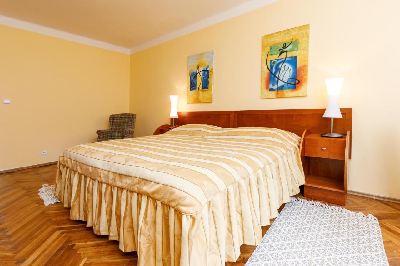 Apartments Tgm 11 Karlovy Vary Ngoại thất bức ảnh