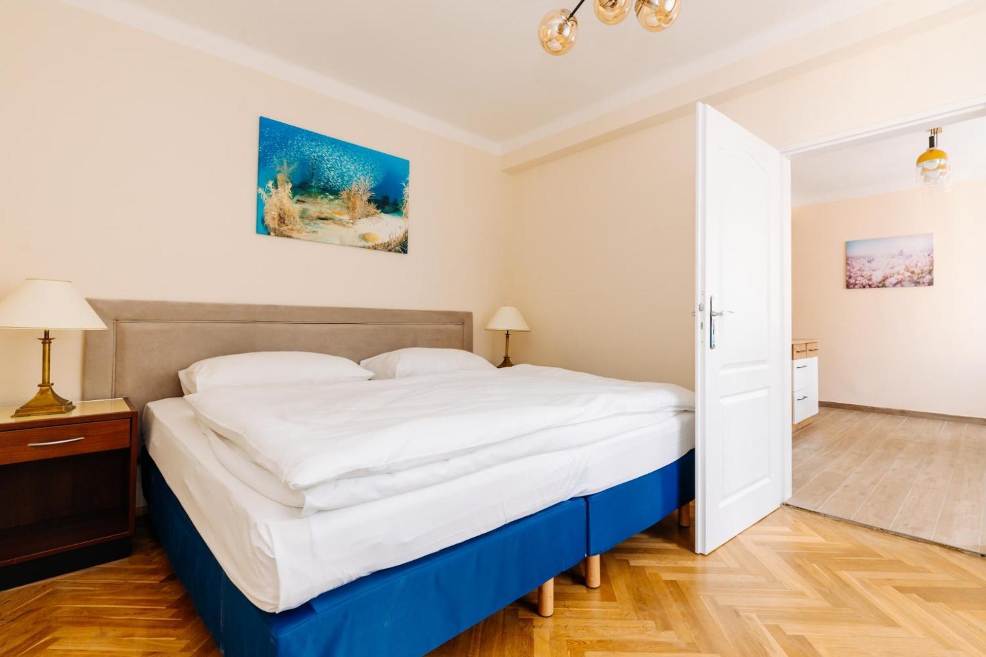 Apartments Tgm 11 Karlovy Vary Ngoại thất bức ảnh