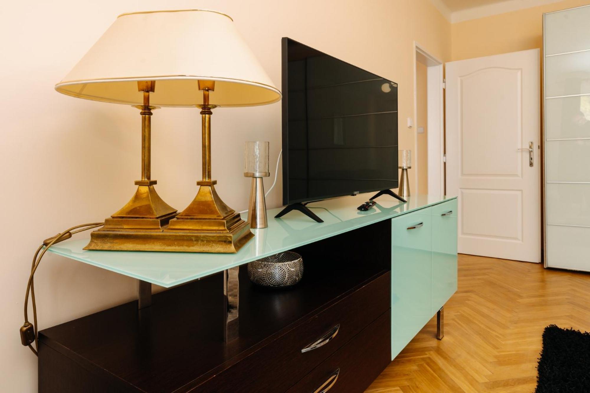 Apartments Tgm 11 Karlovy Vary Ngoại thất bức ảnh