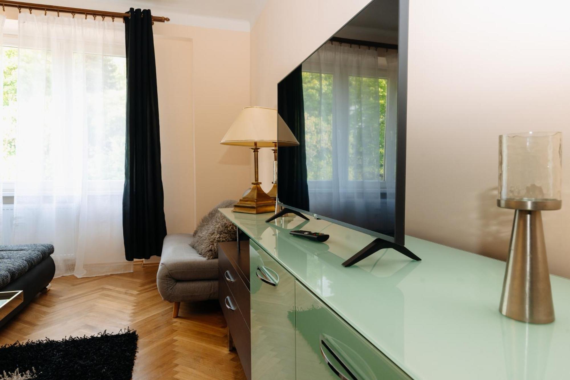 Apartments Tgm 11 Karlovy Vary Ngoại thất bức ảnh